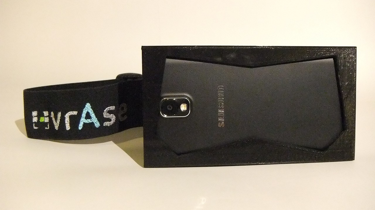 Samsung Galaxy Note 3 dentro del prototipo de vrAse