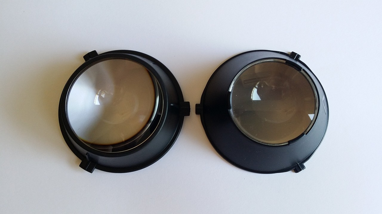 La lente del DK2 a la izquierda y la del DK1 a la derecha