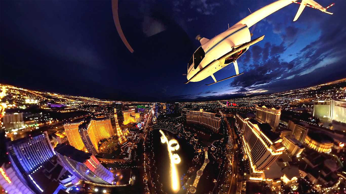 Real Helicopter Flight over Las Vegas  - Close to the Strip