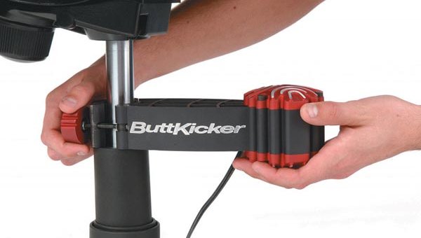 ButtKicker 2 en el tubo de una silla