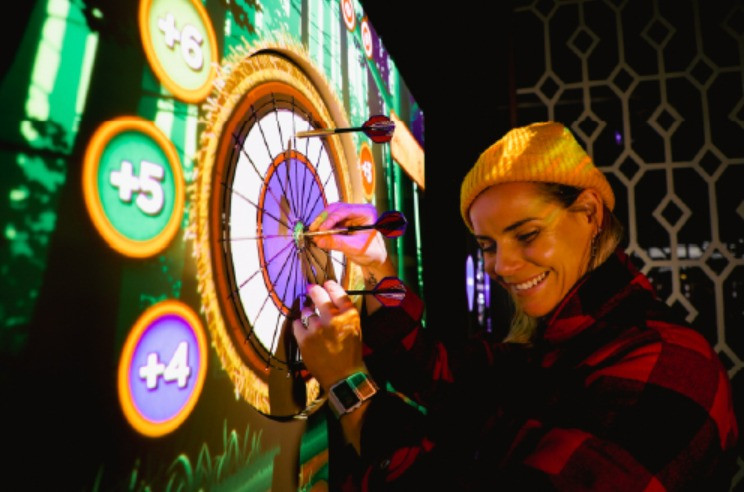 Sega incorporará los dardos AR Smart Darts a sus salones arcade
