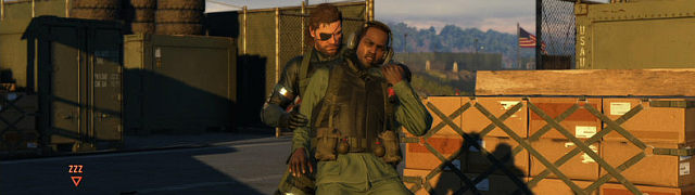Hideo Kojima, creador de Metal Gear, posando con un Oculus Rift