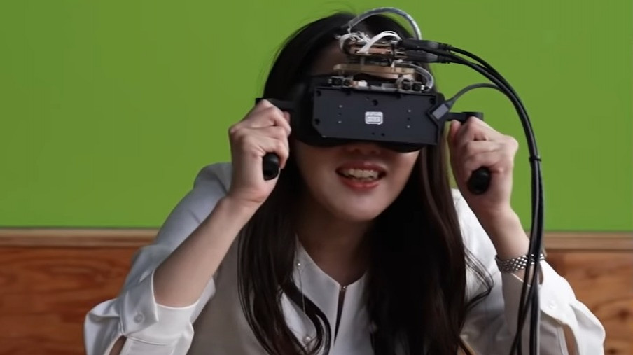 Sony muestra un prototipo de visor 4K por ojo con microplantallas OLED